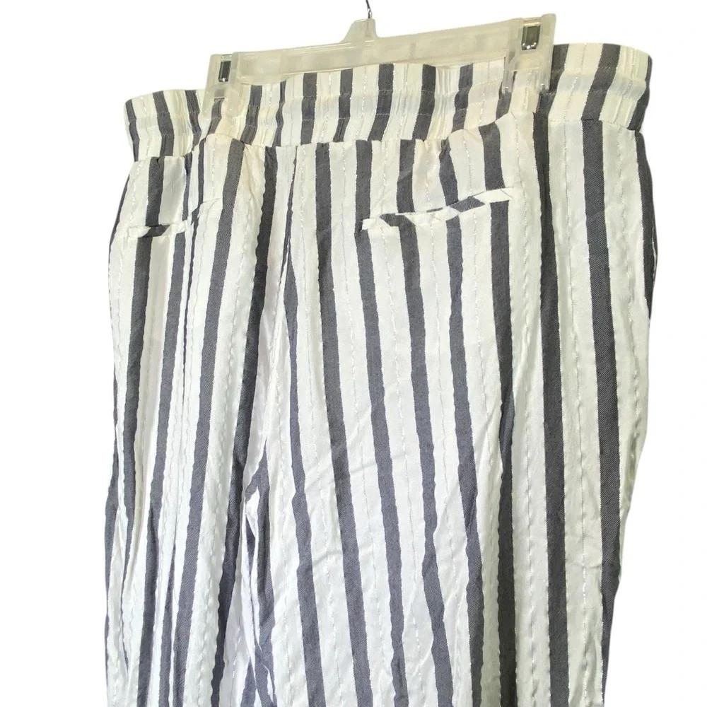 NEW DIRECTIONS Women's plus size 2X lightweight flowy white gray stripe pants